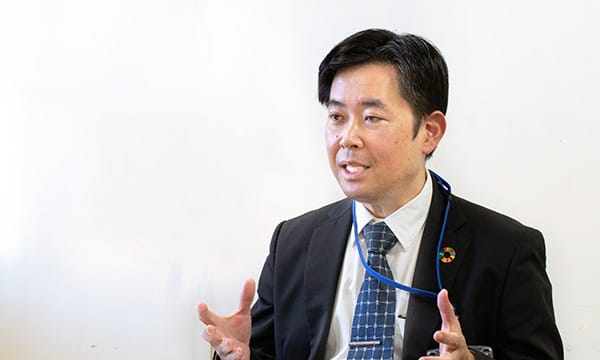 角田様がお話しされてる写真