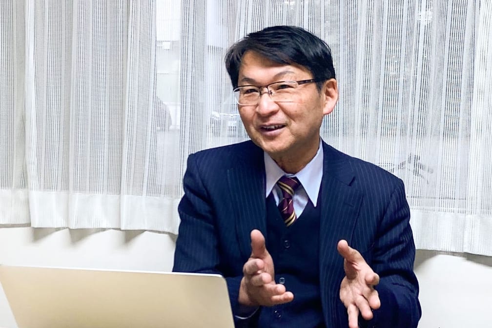 千葉明徳学園 ICT Education Center CIOの梅澤俊秀先生が話している写真